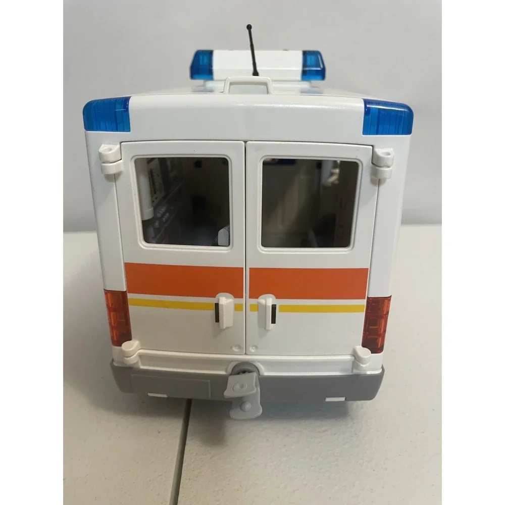 Playmobile‎ Ambulance People Fully functional Siren Plus People & Accessories